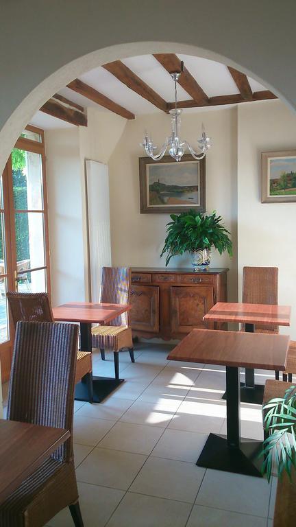 Hotel La Croix De Vernuche Varennes-Vauzelles Εξωτερικό φωτογραφία
